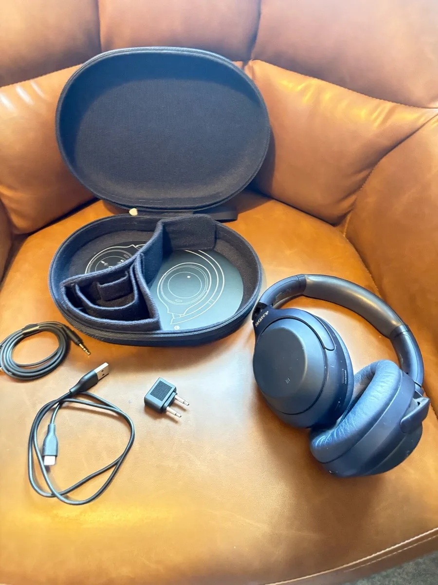 Sony WH-1000XM4 wireless headphones - Image 1