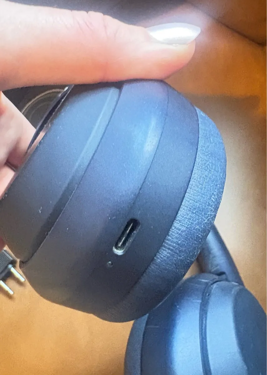 Sony WH-1000XM4 wireless headphones - Image 2