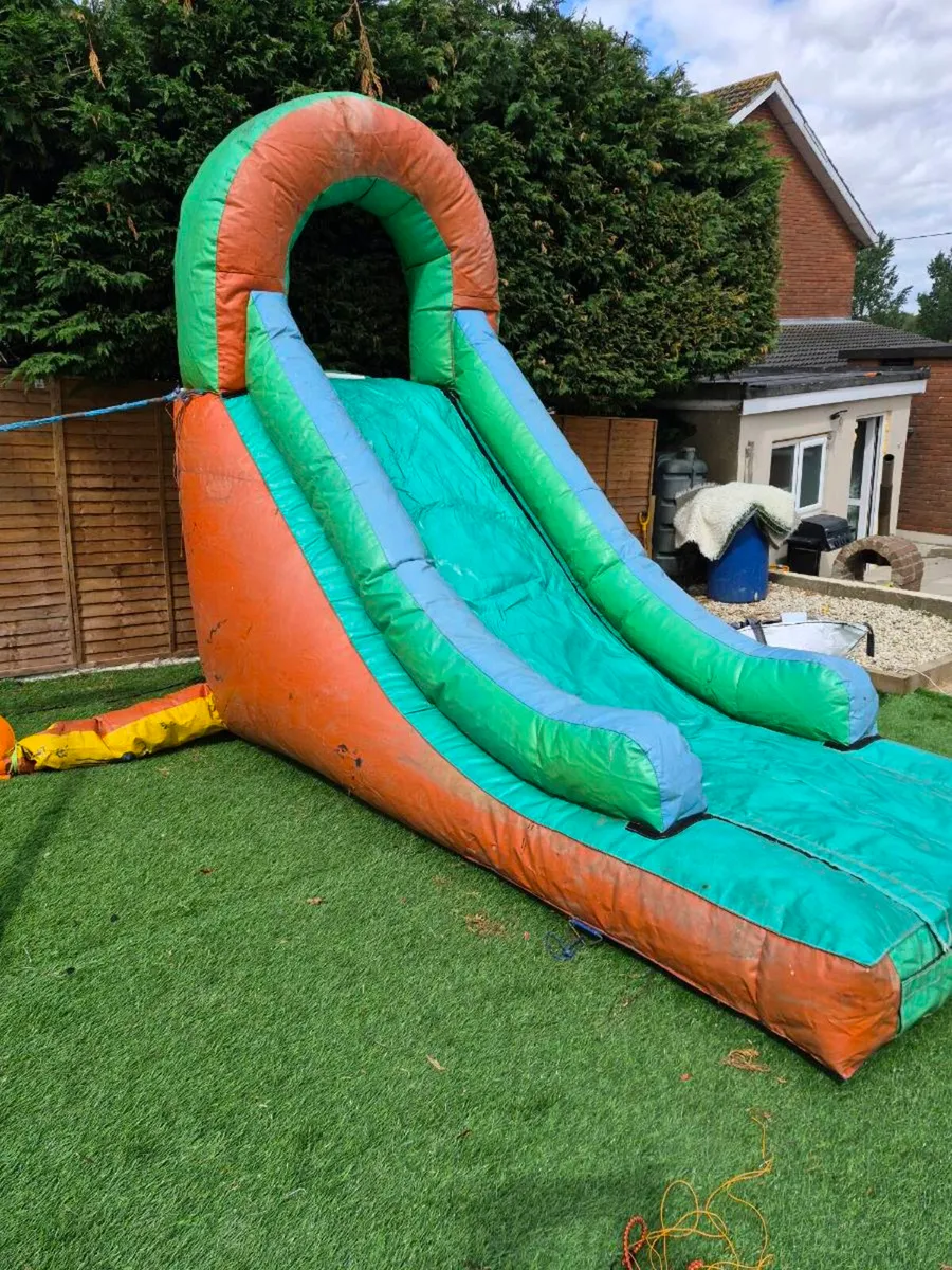 Bouncy castle - Image 1