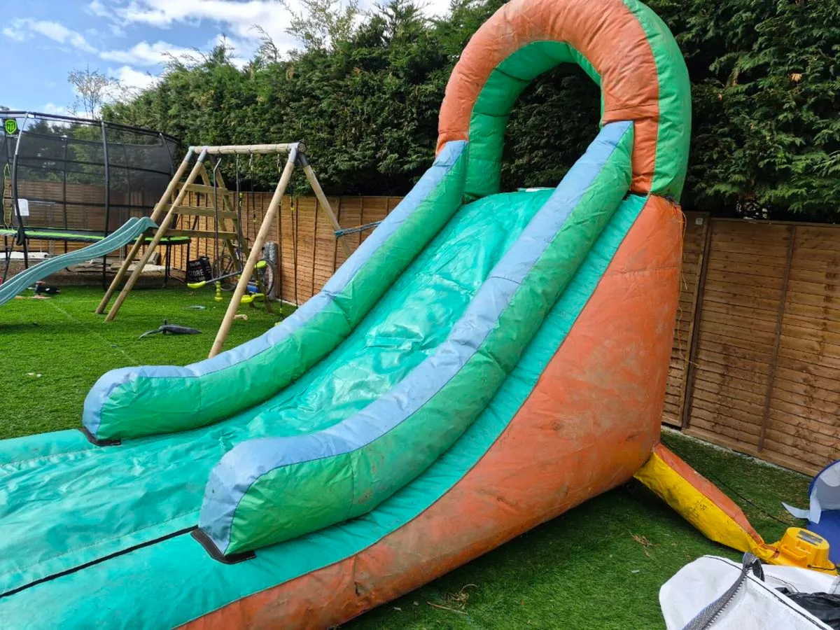 Bouncy castle - Image 2