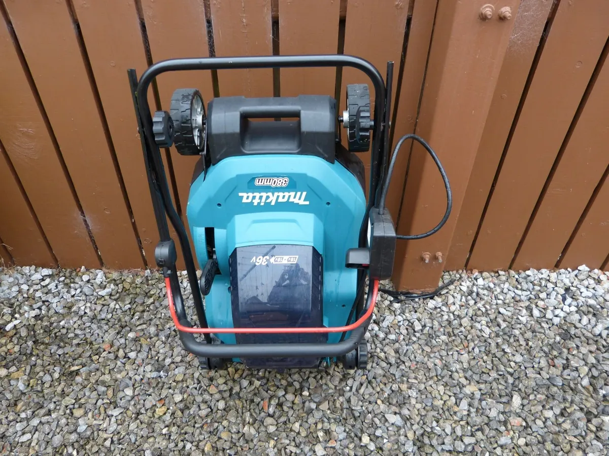 Makita Cordless Lawnmower 2 Batteries and Charger - Image 1