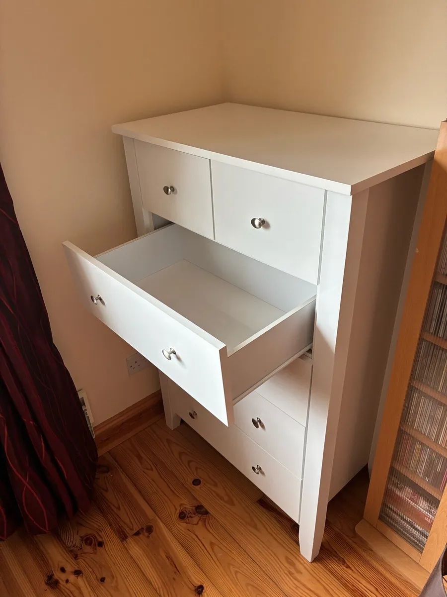 Large white chest of drawers - Image 4