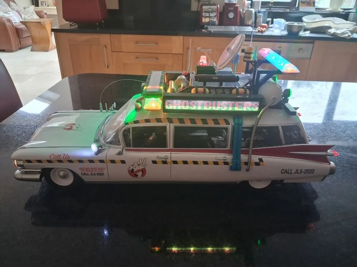 Hasbro Ecto 1/1a with working lights 1/12 scale - Image 1