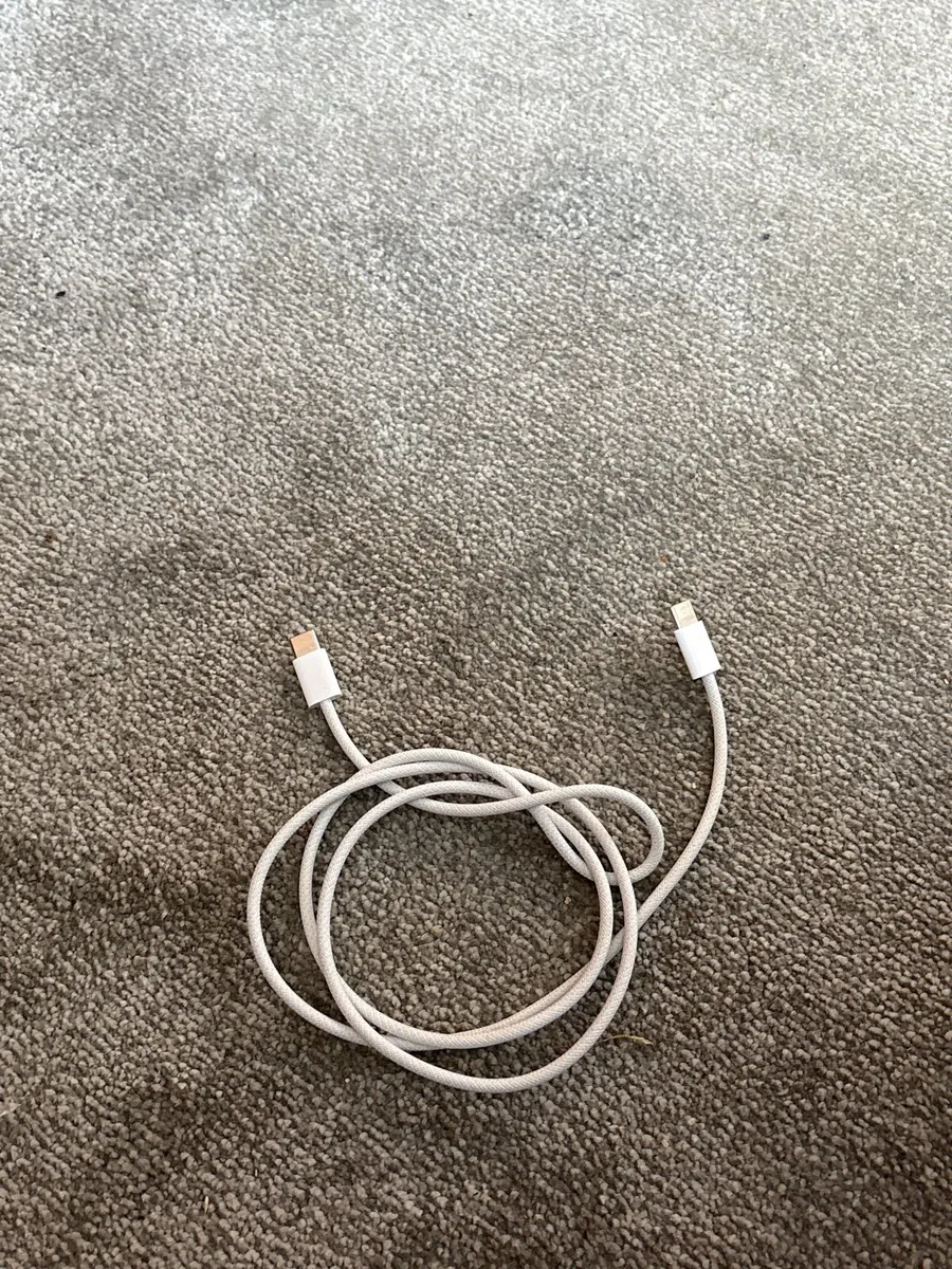 iPhone 15 - Image 4