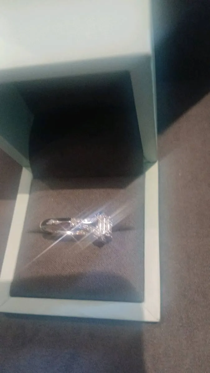 Engagement ring - Image 3