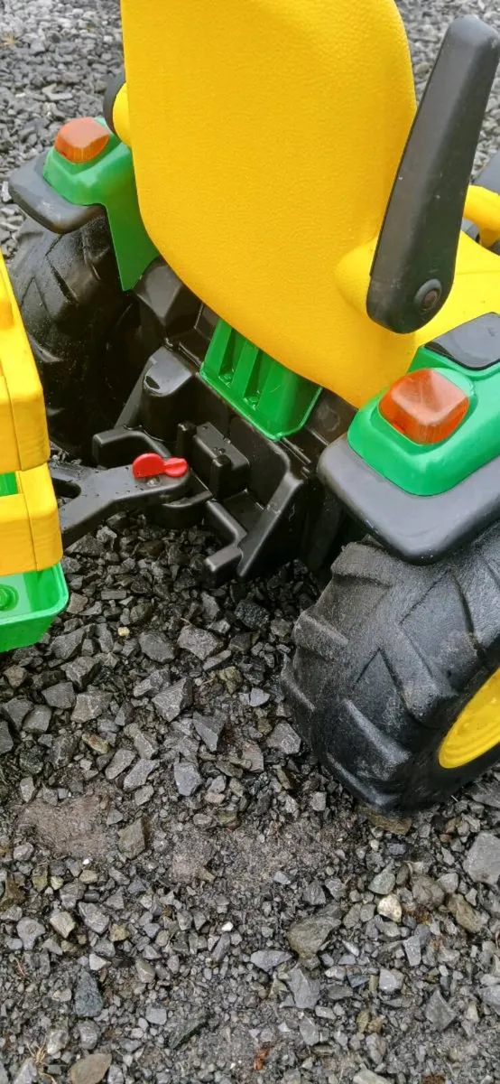 John Deere kids 12v tractor - Image 4