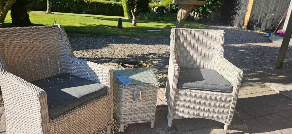 Rattan Bistro set - Image 2