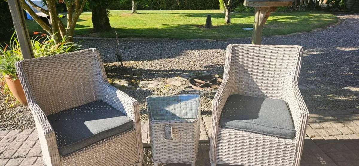 Rattan Bistro set - Image 3