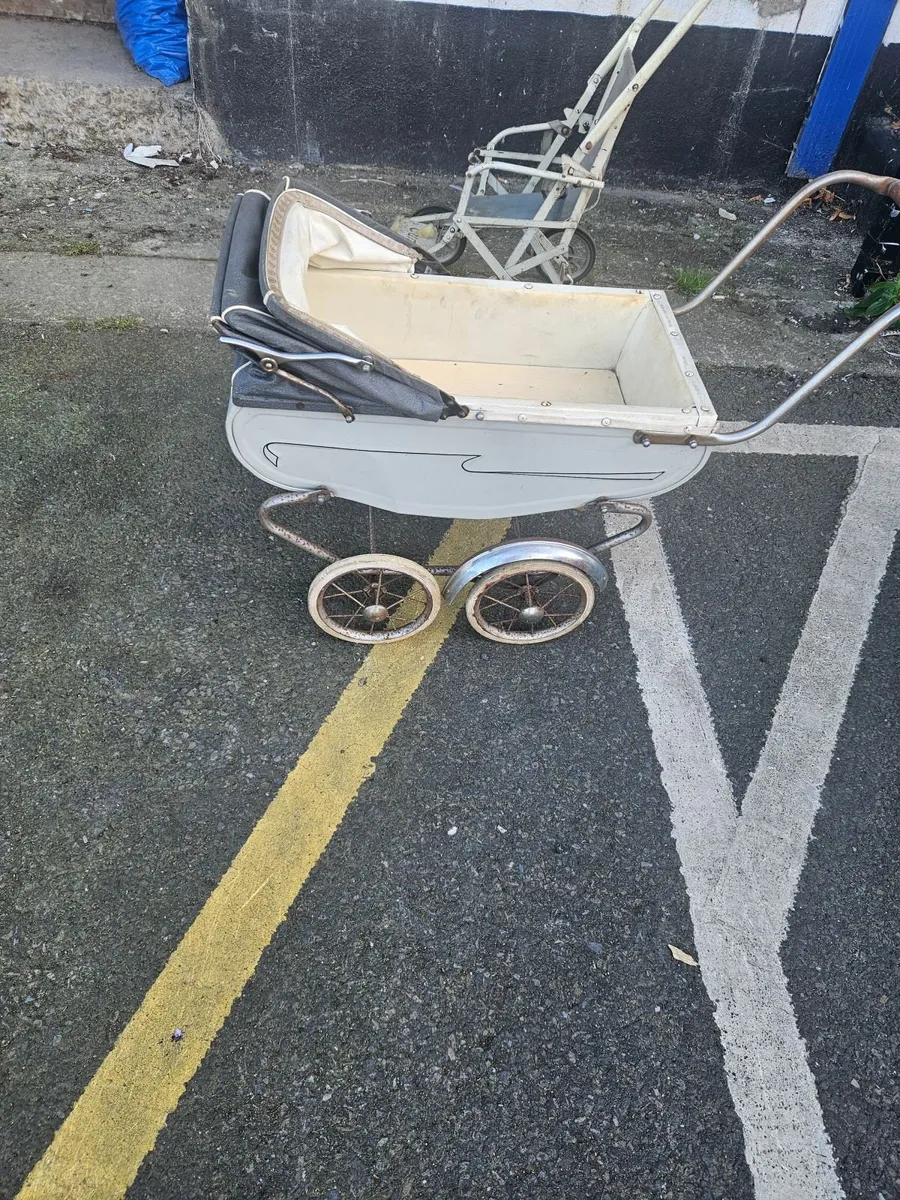 Vintage Dolls Pram - Image 4