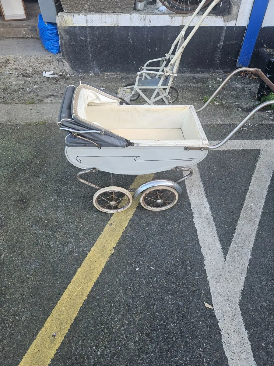 Vintage Dolls Pram - Image 1