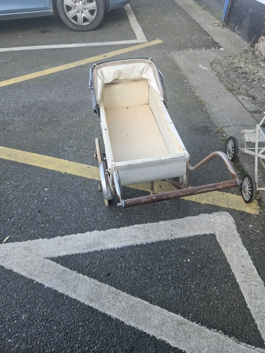 Vintage Dolls Pram - Image 2