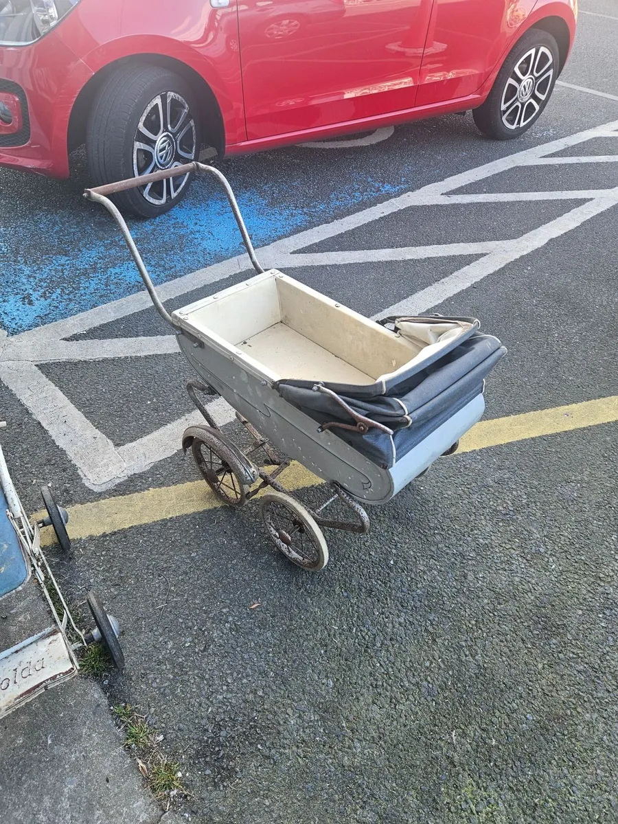 Vintage Dolls Pram - Image 3