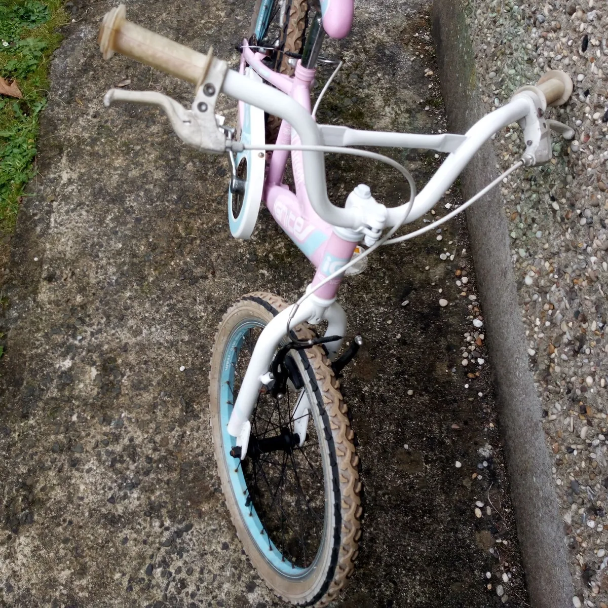 Kids bike - Image 2