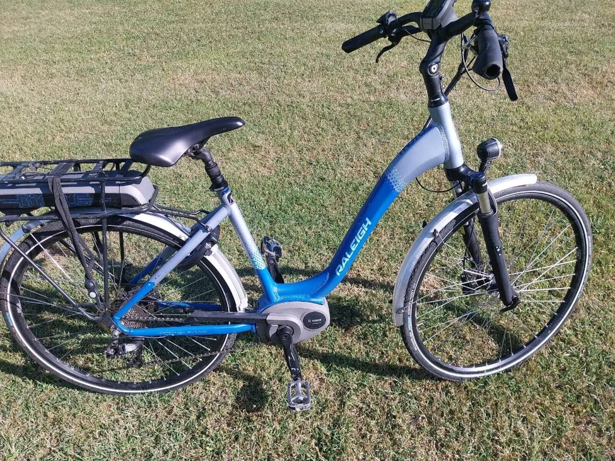 Electric bike Raleigh motus as new - Image 1