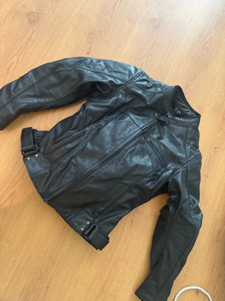 Motorbike Leather jacket women’s as new - Image 2