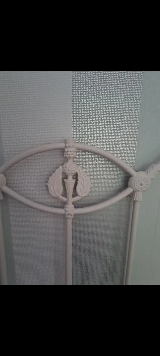 A king size iron headboard - Image 4