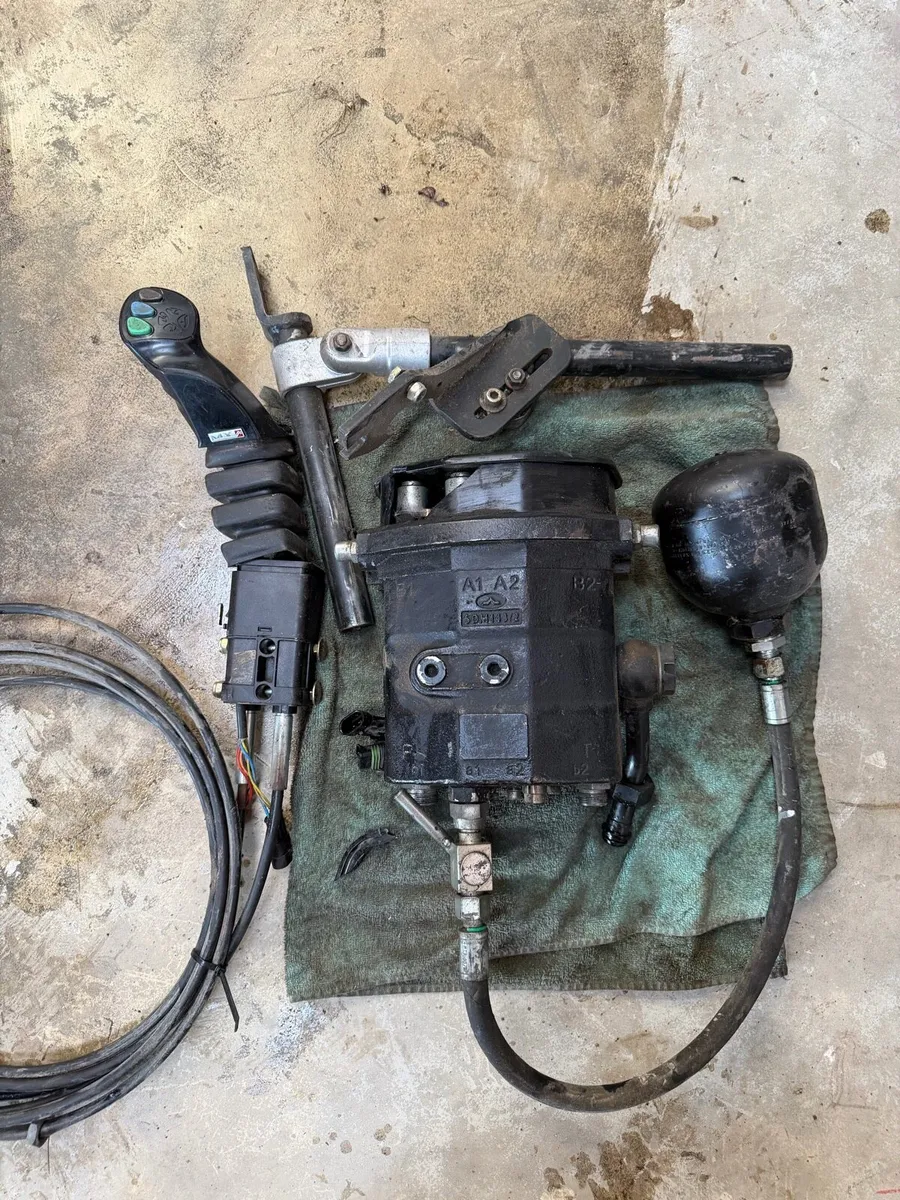 MX Mach valve block and Eco Pilot joystick - Image 1