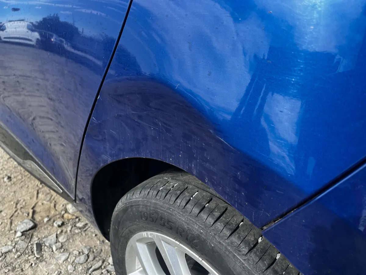 17 Clio 1.0 petrol - Image 4