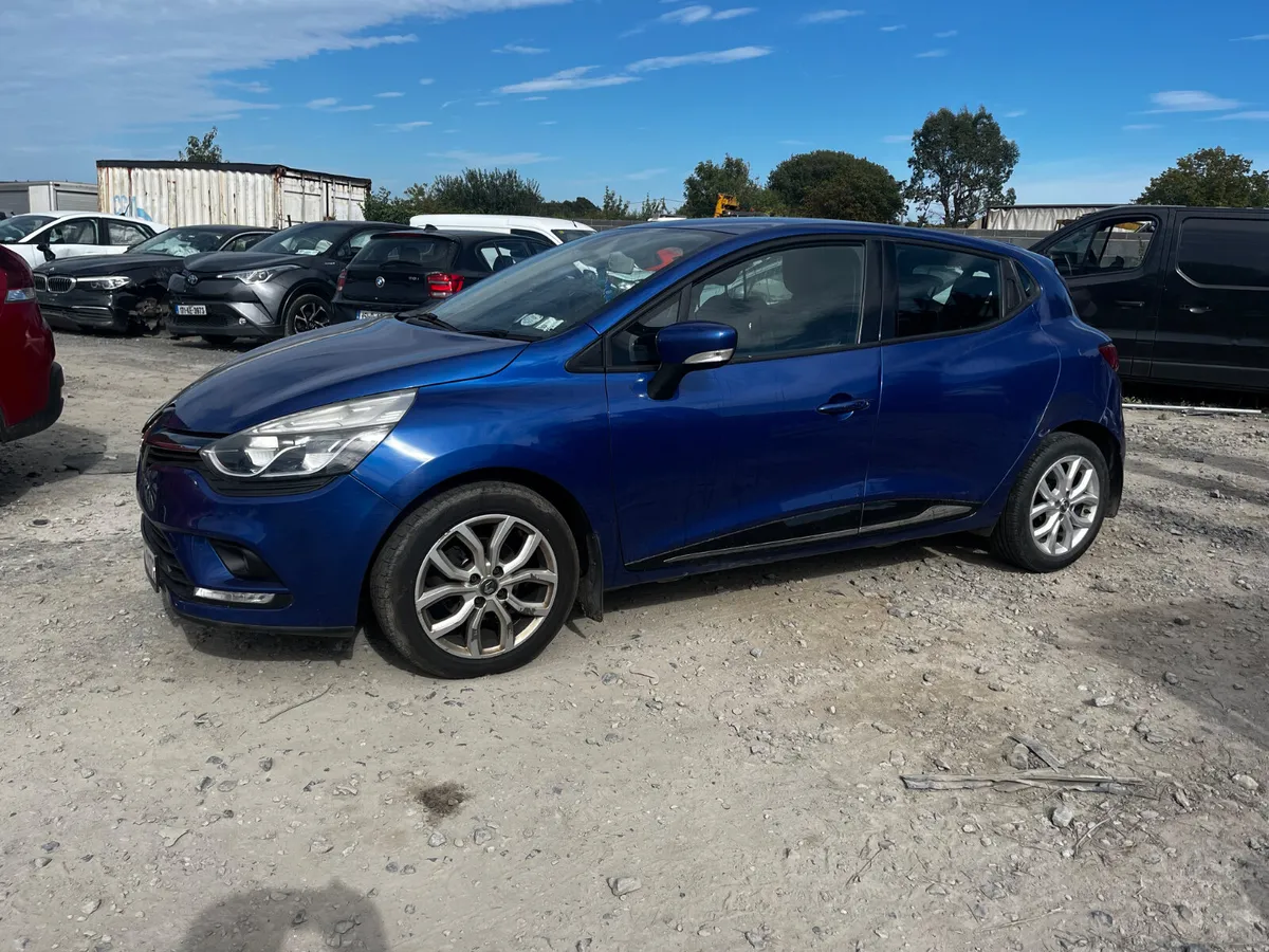 17 Clio 1.0 petrol - Image 2