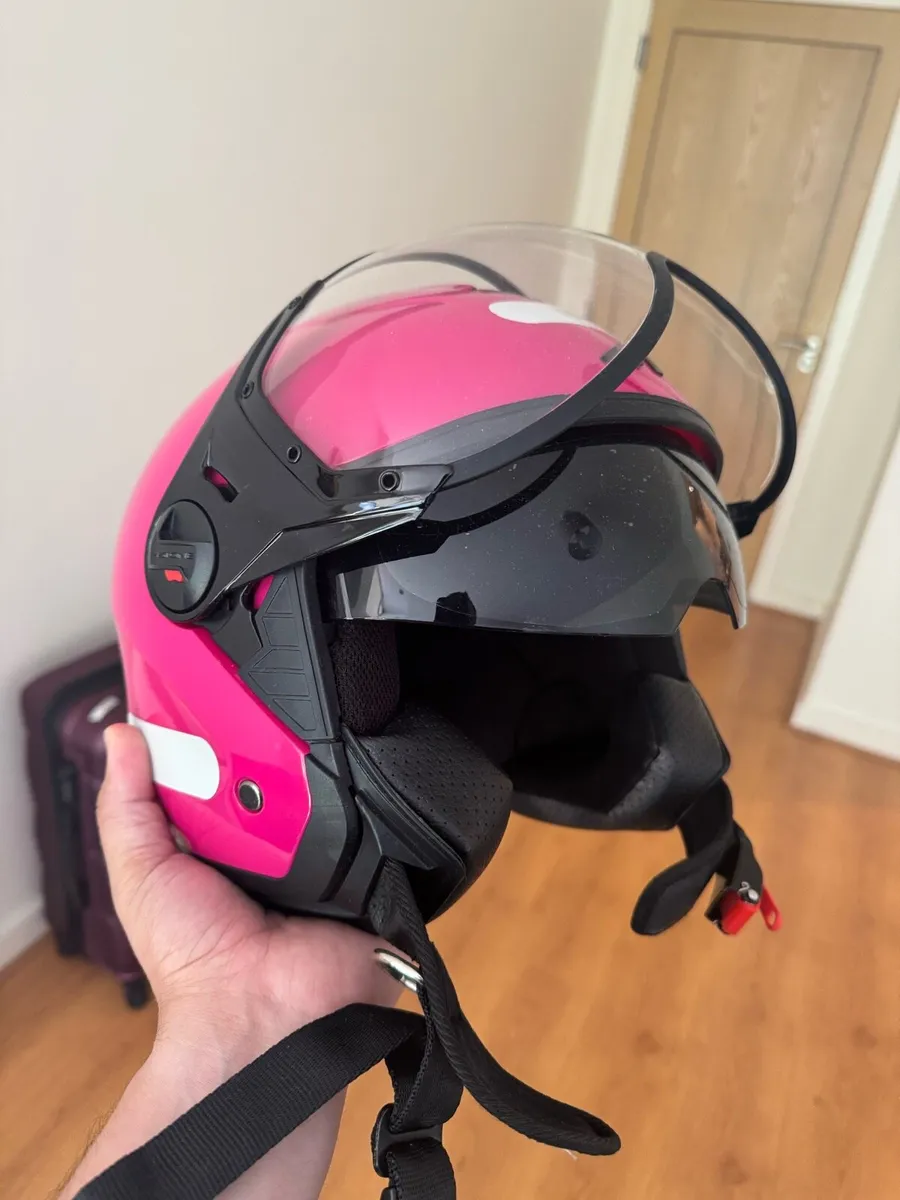 Pink Lady’s Motorbike Helmet - Image 1