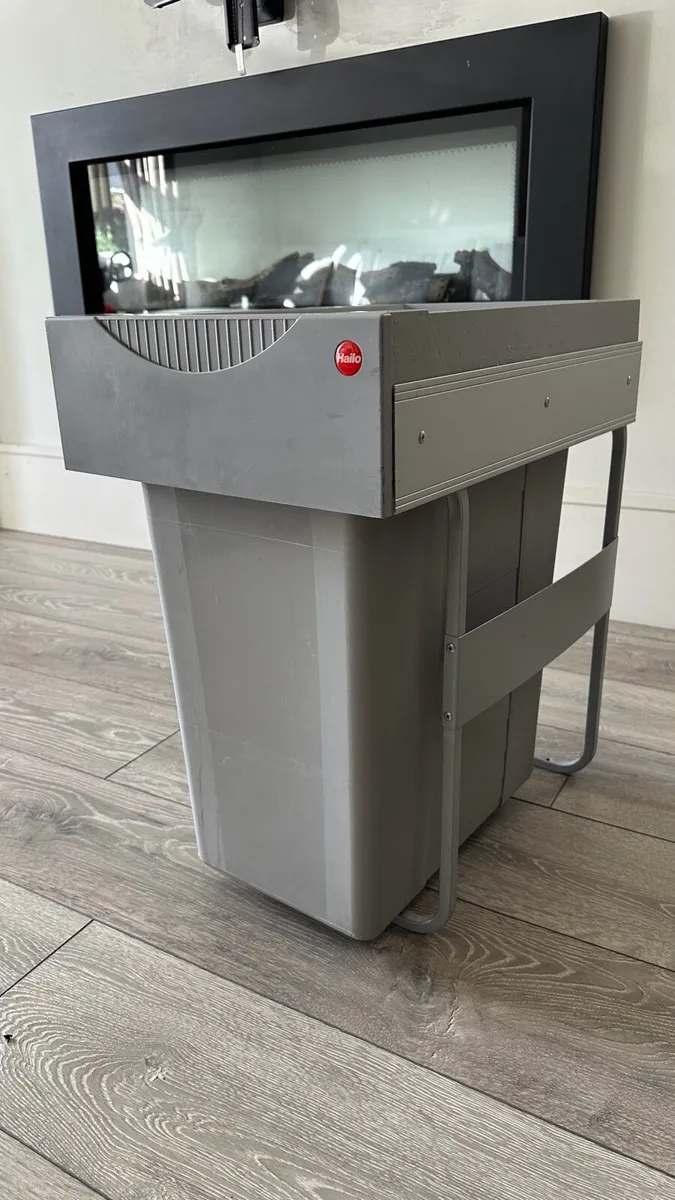 Fitted Hailo Kitchen Bin 40L - Image 2