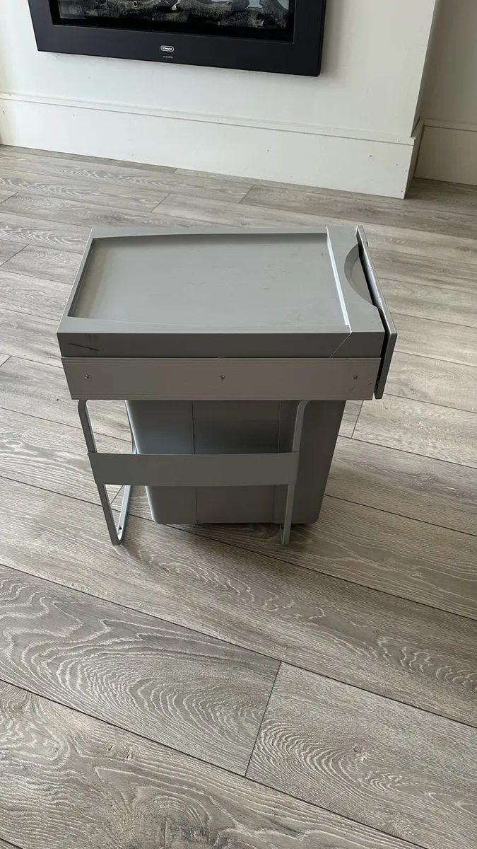 Fitted Hailo Kitchen Bin 40L - Image 4