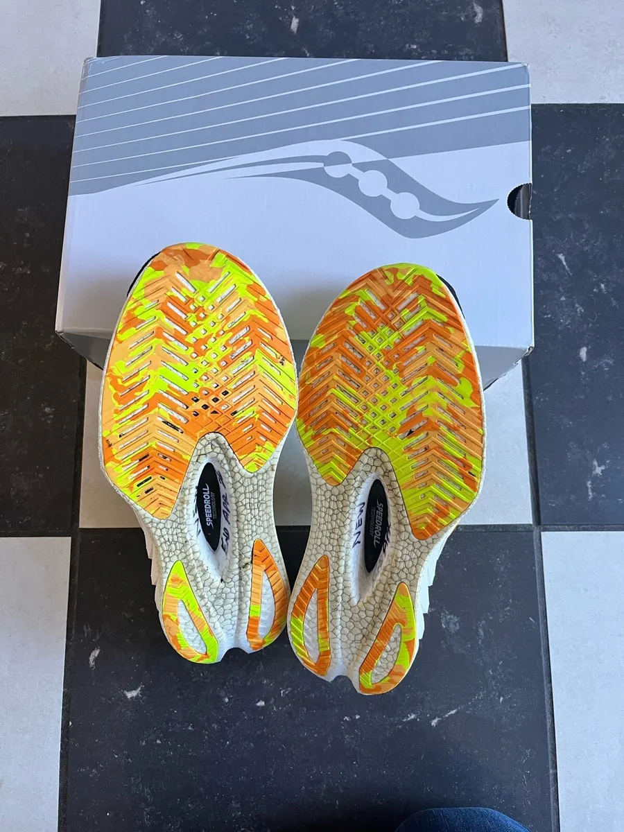 Saucony Endorphin Pro 4 Carbon plated runners - Image 4