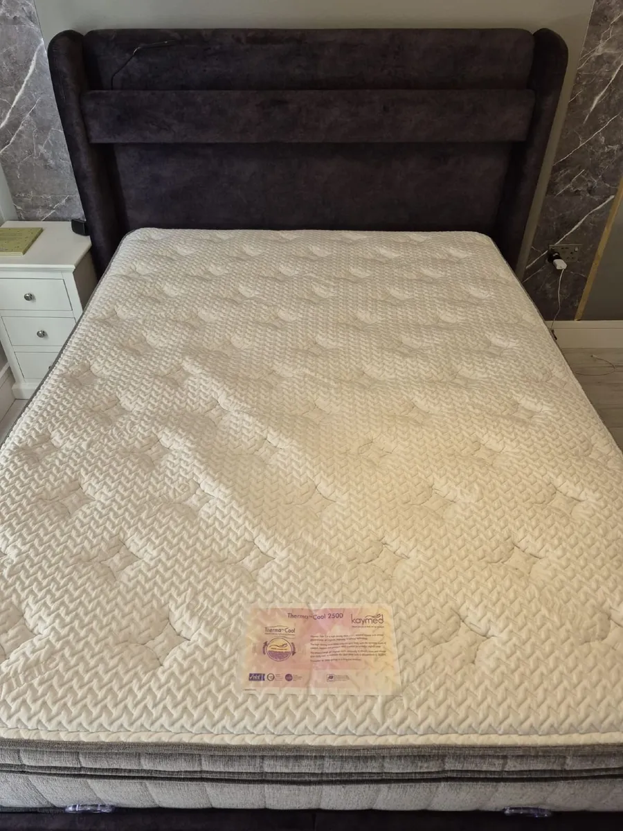Lux Mattress Kaymed Gel 2500 King - Like New - Image 2