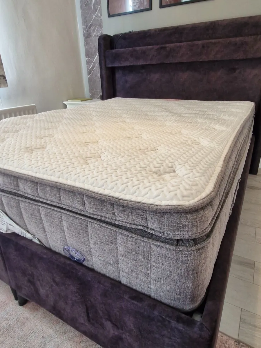 Lux Mattress Kaymed Gel 2500 King - Like New - Image 3