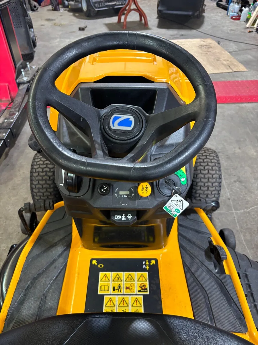 Ride on lawn mower - Image 4