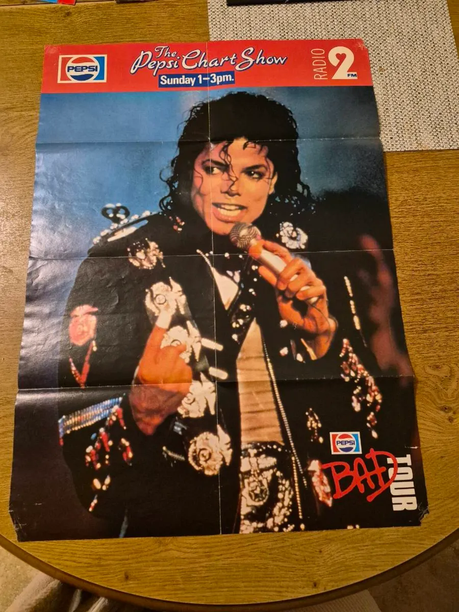 MICHAEL JACKSON'S 1988 BAD TOUR MEMORABILIA - Image 4