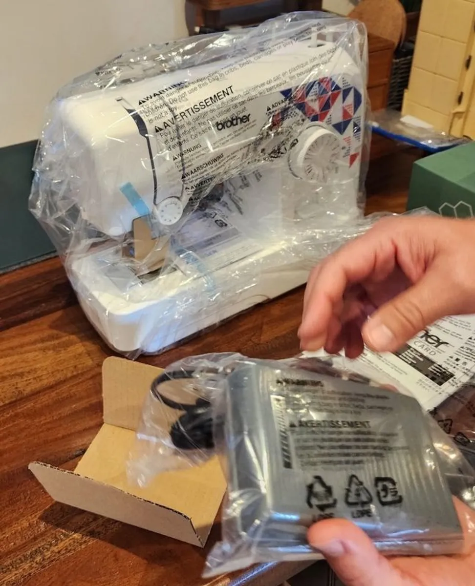 Like New Sewing Machine | Brother L14S - Image 3