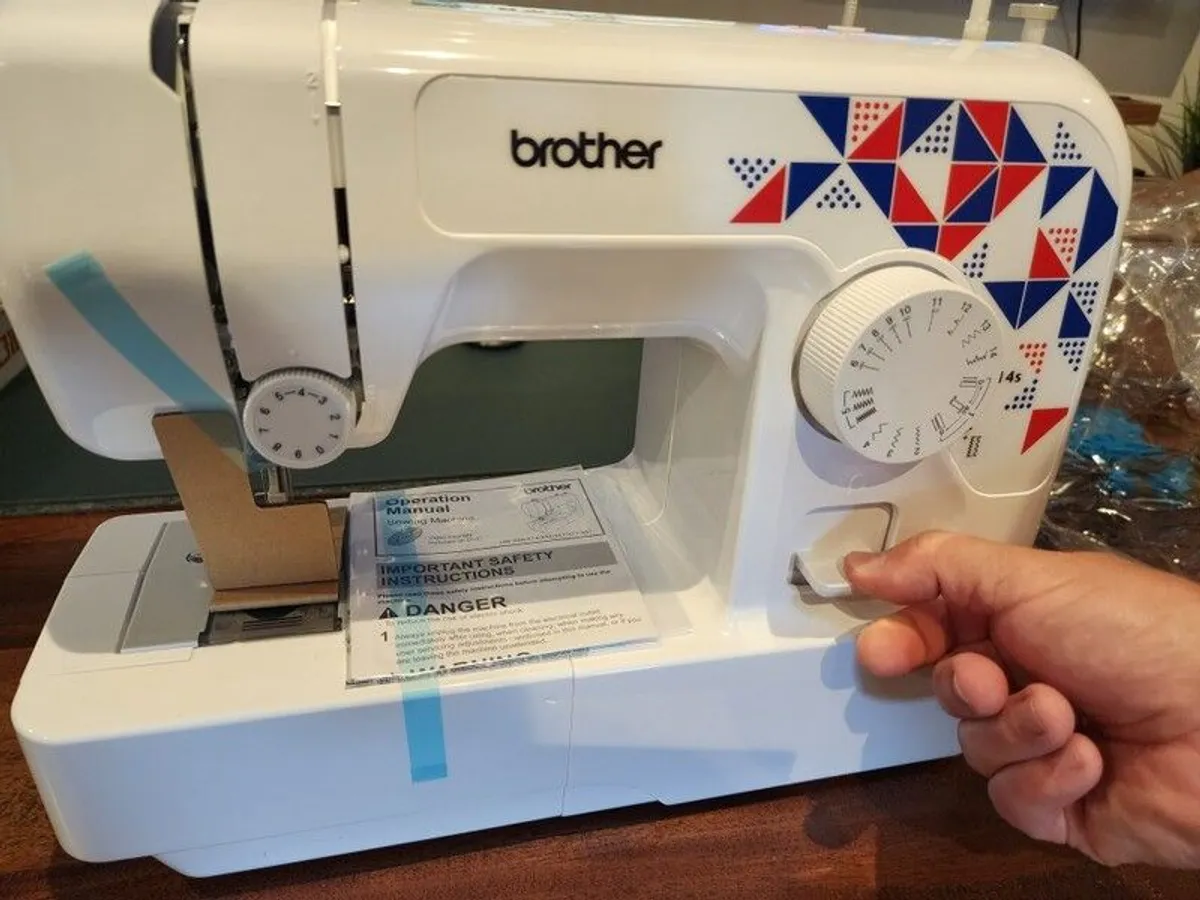 Like New Sewing Machine | Brother L14S - Image 4