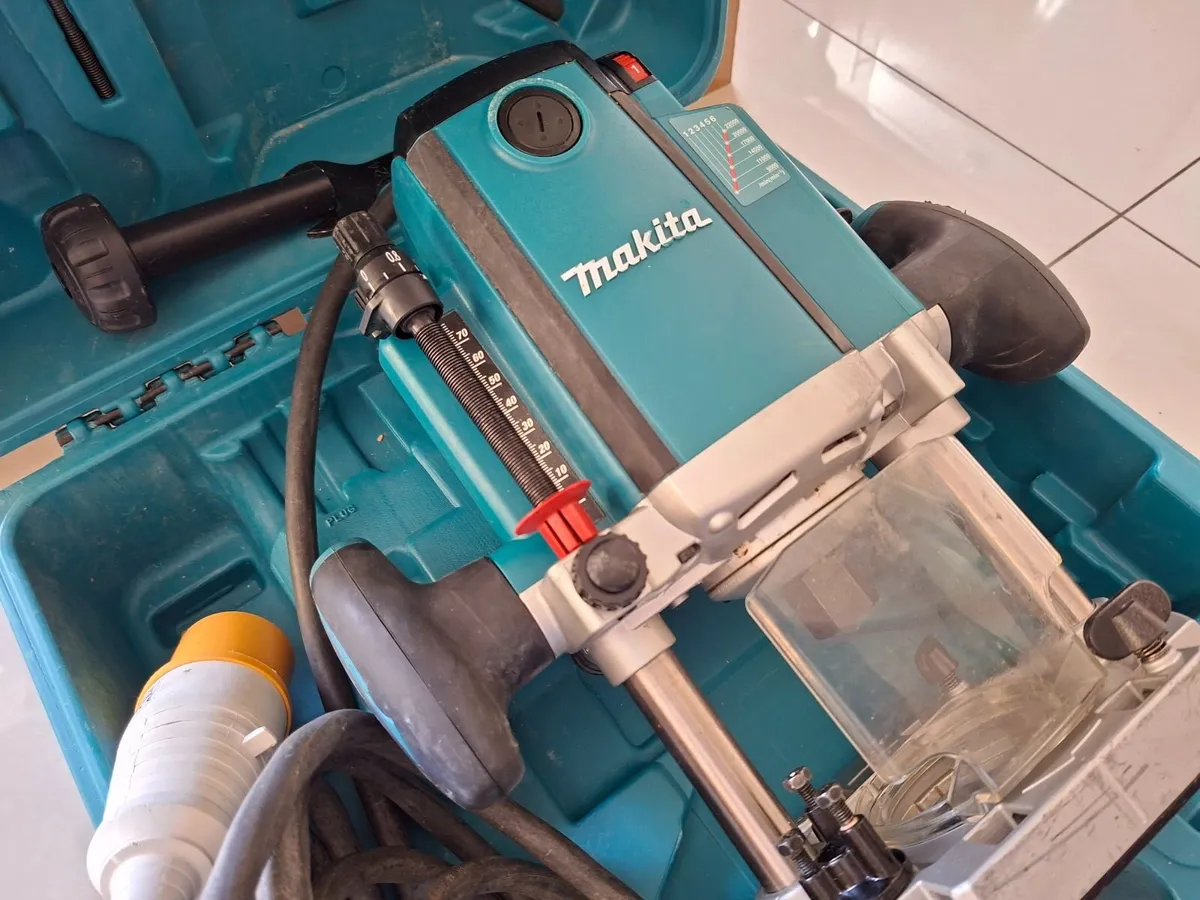 Makita RP2301FC 12mm Router 110v - Image 2