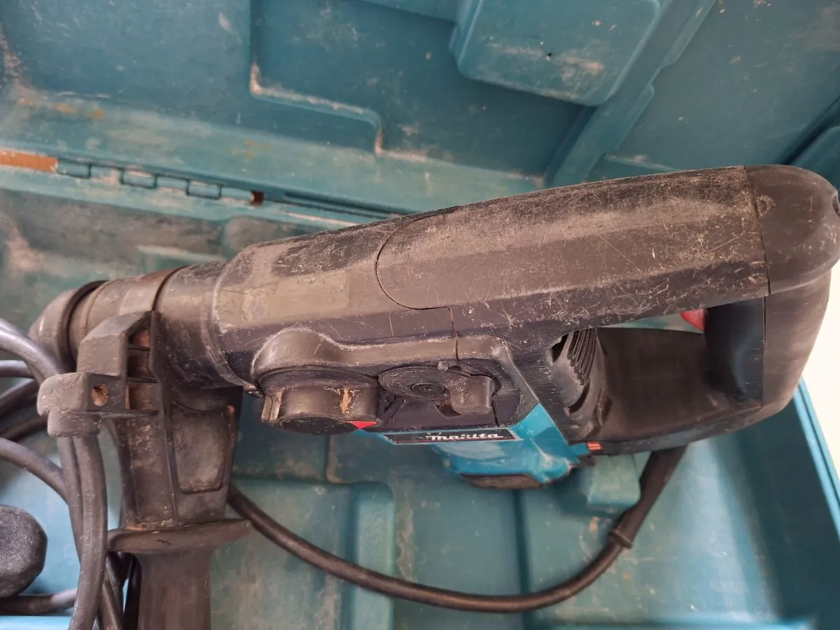 Makita HR3000c Sds+ 3 Mode 240v - Image 3