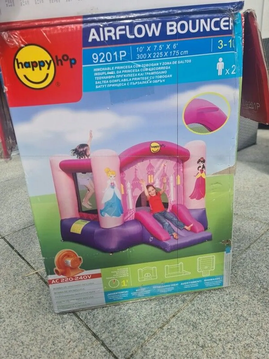 happy hop bouncey castle - Image 4