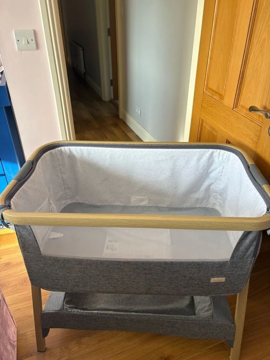 Tutti Bambini cozee crib. - Image 4