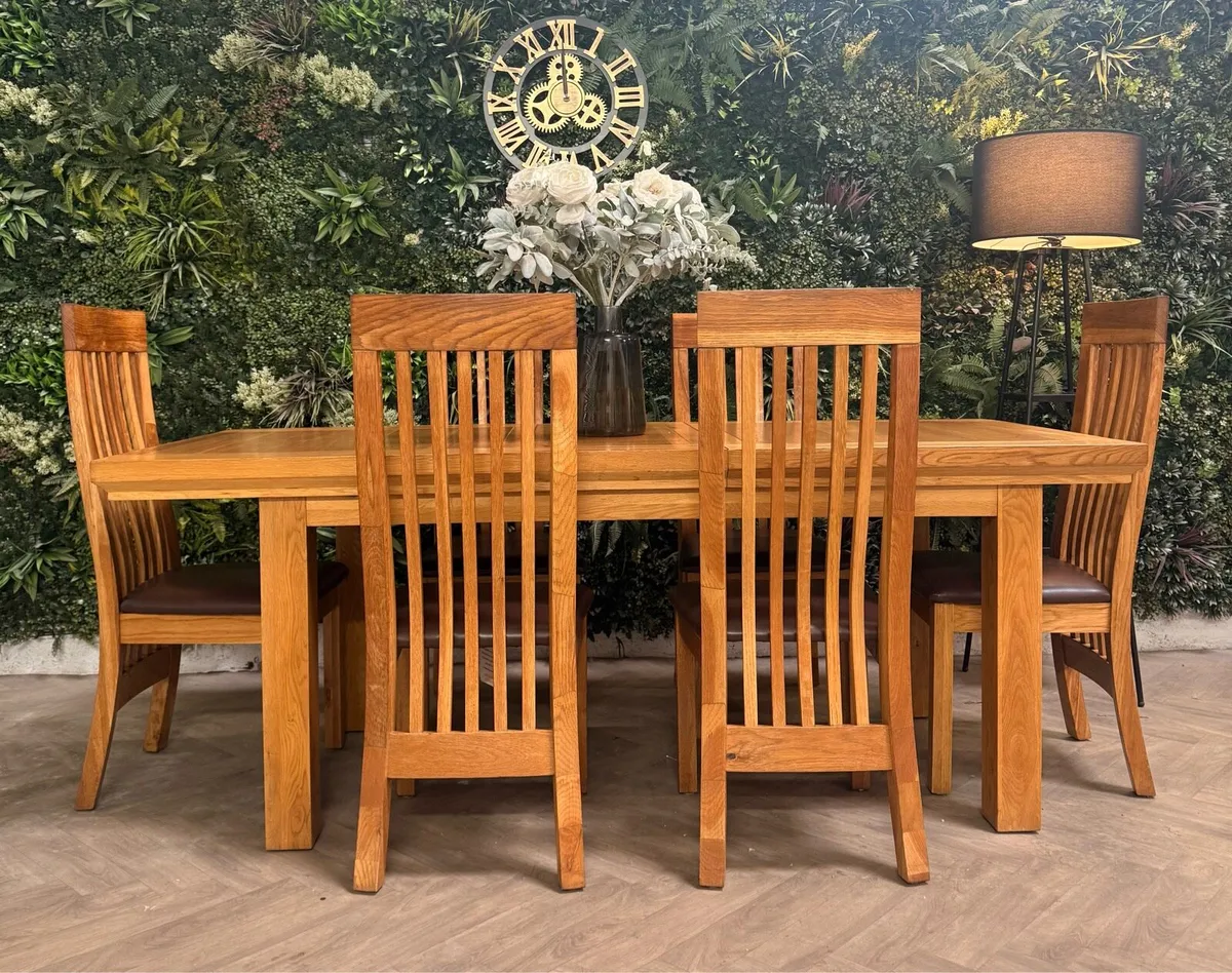 Extending oak kitchen table & 6 chairs - Image 1