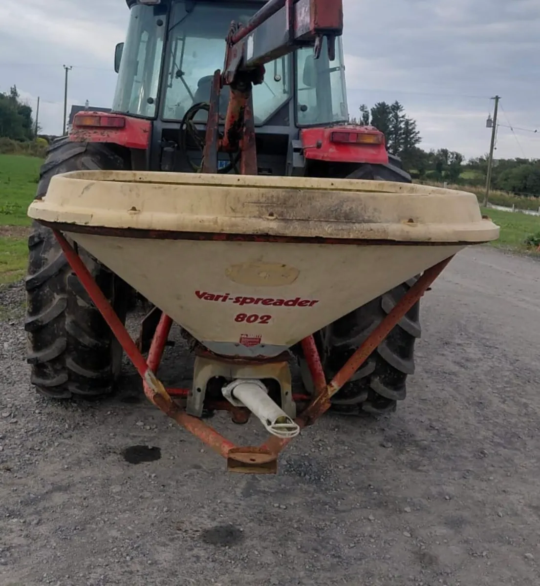 Vicon Spreader with Hoist - Image 1