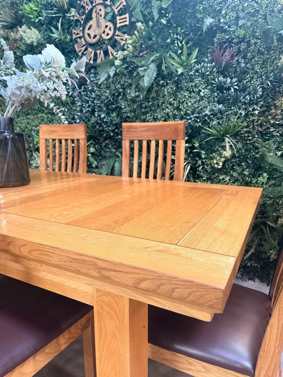 Extending oak kitchen table & 6 chairs - Image 4