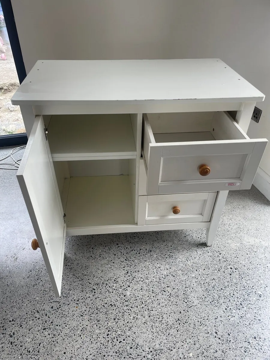 Changing table - Image 2