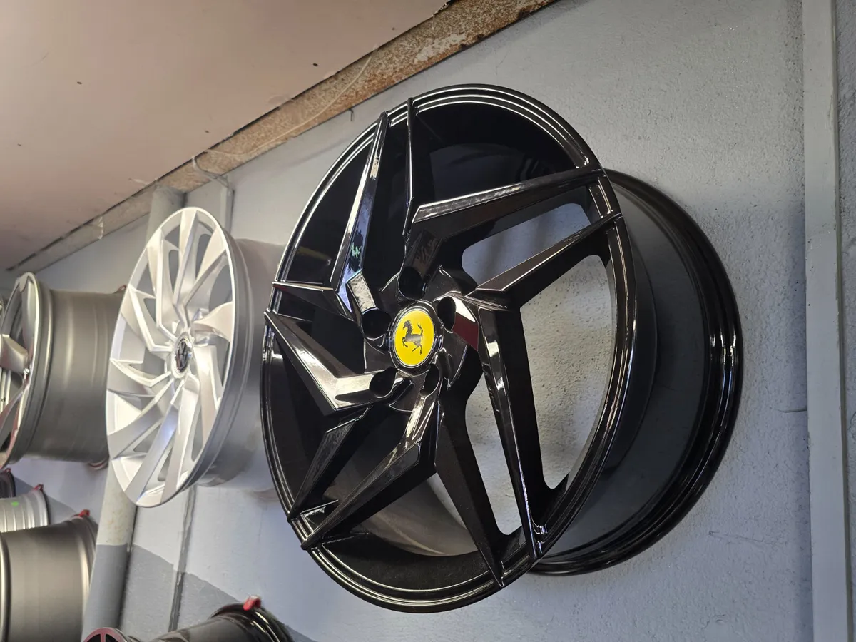 **Special** 18" Ferrari 488 Style