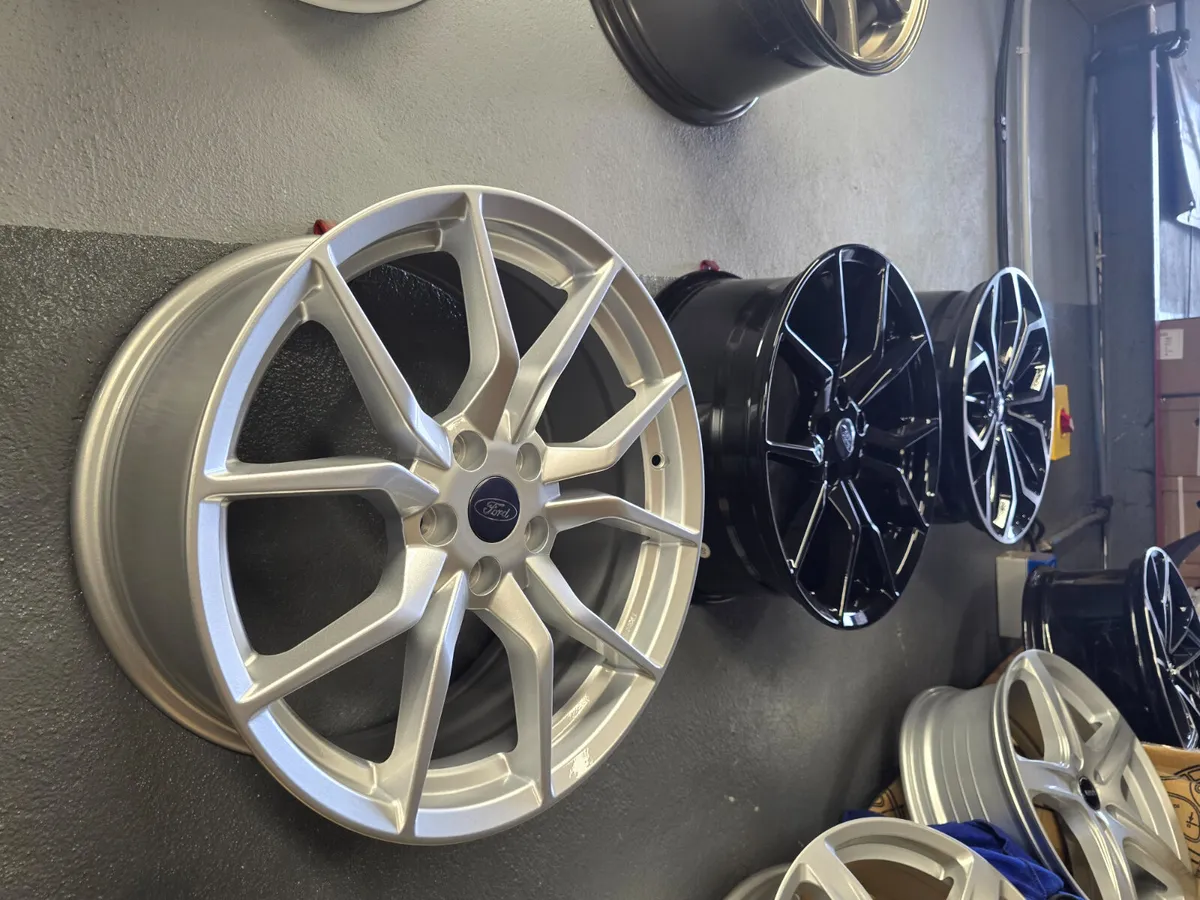 **Special** 18" Ford Focus RS Style Alloys