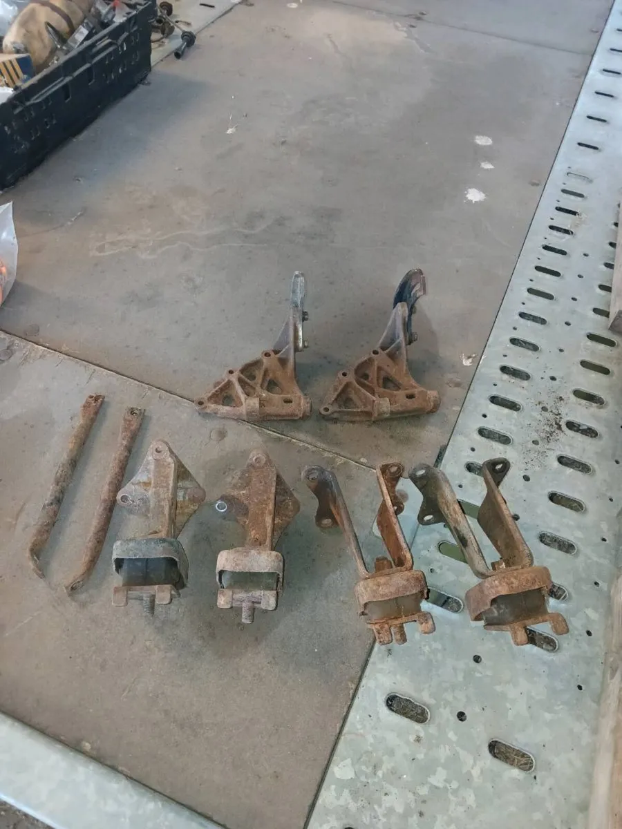 4age 16valve engine mounts and alternator brackets - Image 1