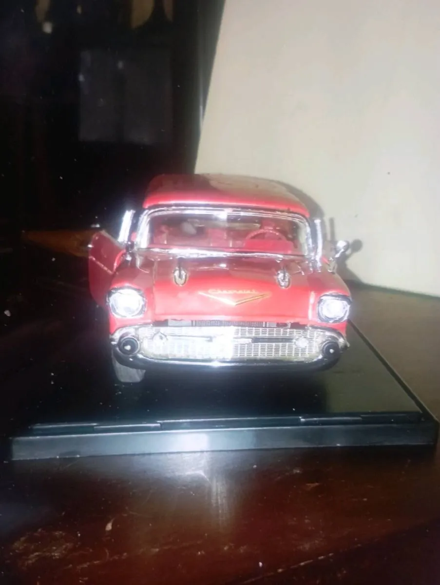 VINTAGE 1959CADILLAC  BELL AIR 1-18 SCALE DIE-CAST - Image 3