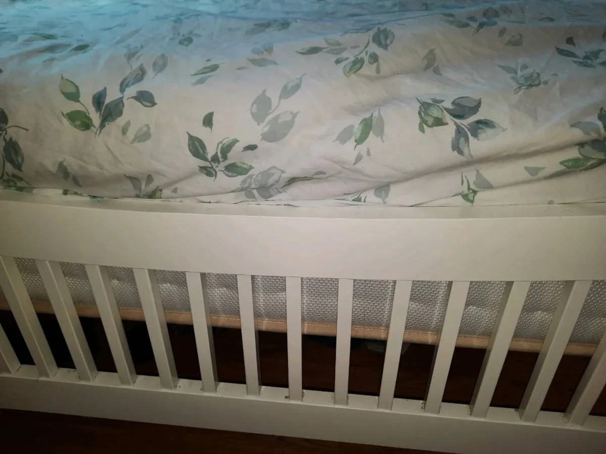 4 ft double bed - Image 2