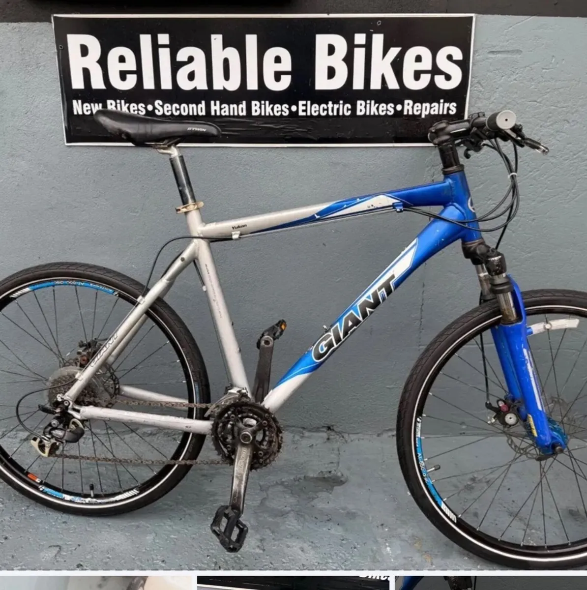 Giant hybrid bike - Image 1