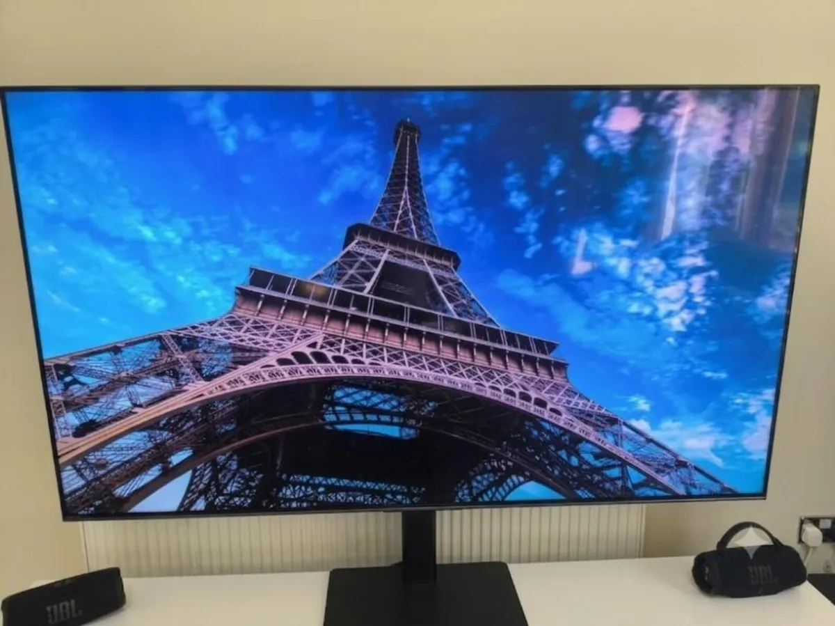 As New ! Hisense 65u71NQ 65-inch Mini LED TV - Image 3