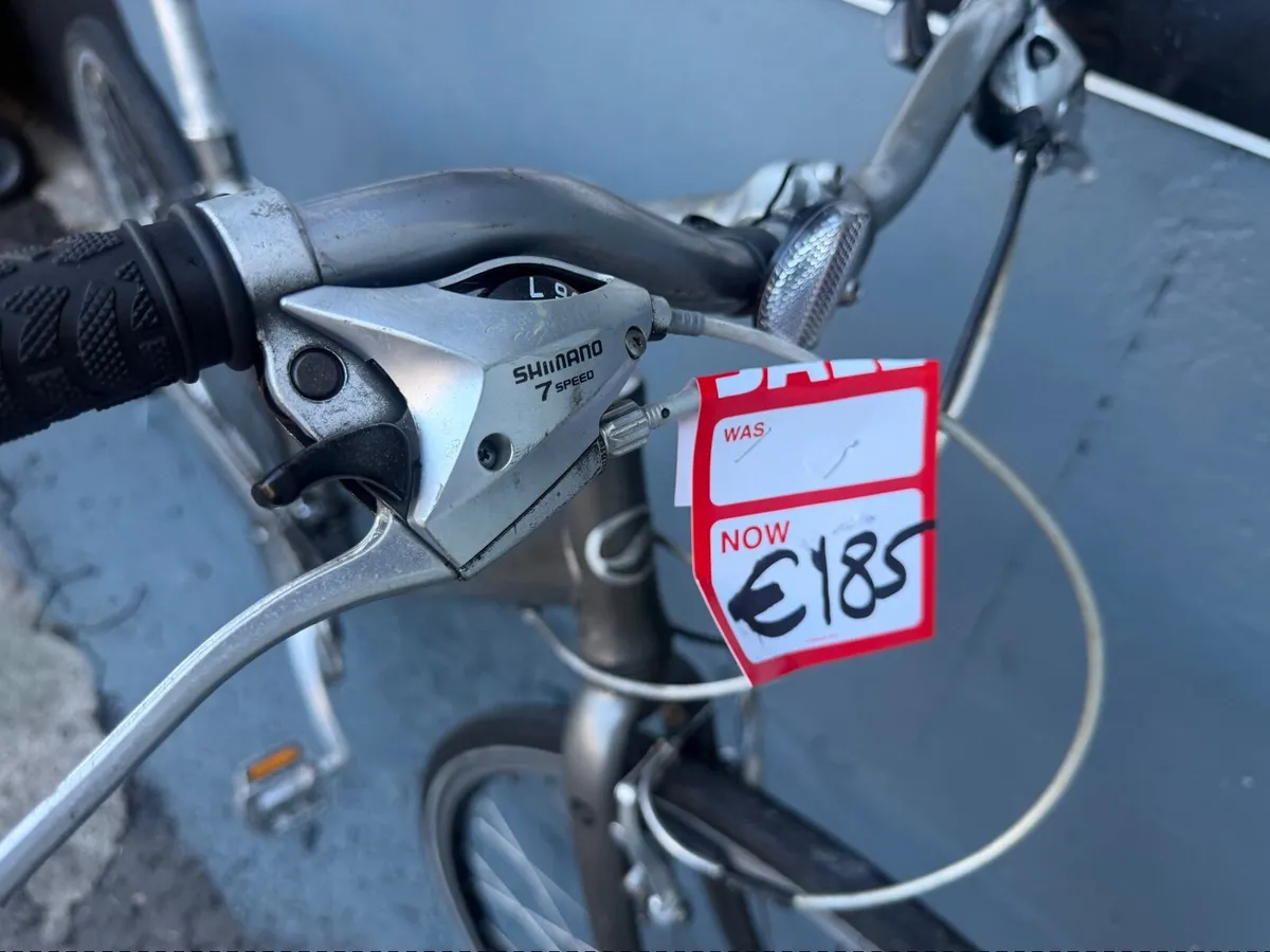 Giant hybrid bike❗️Open 7 days of the week ❗️ - Image 2