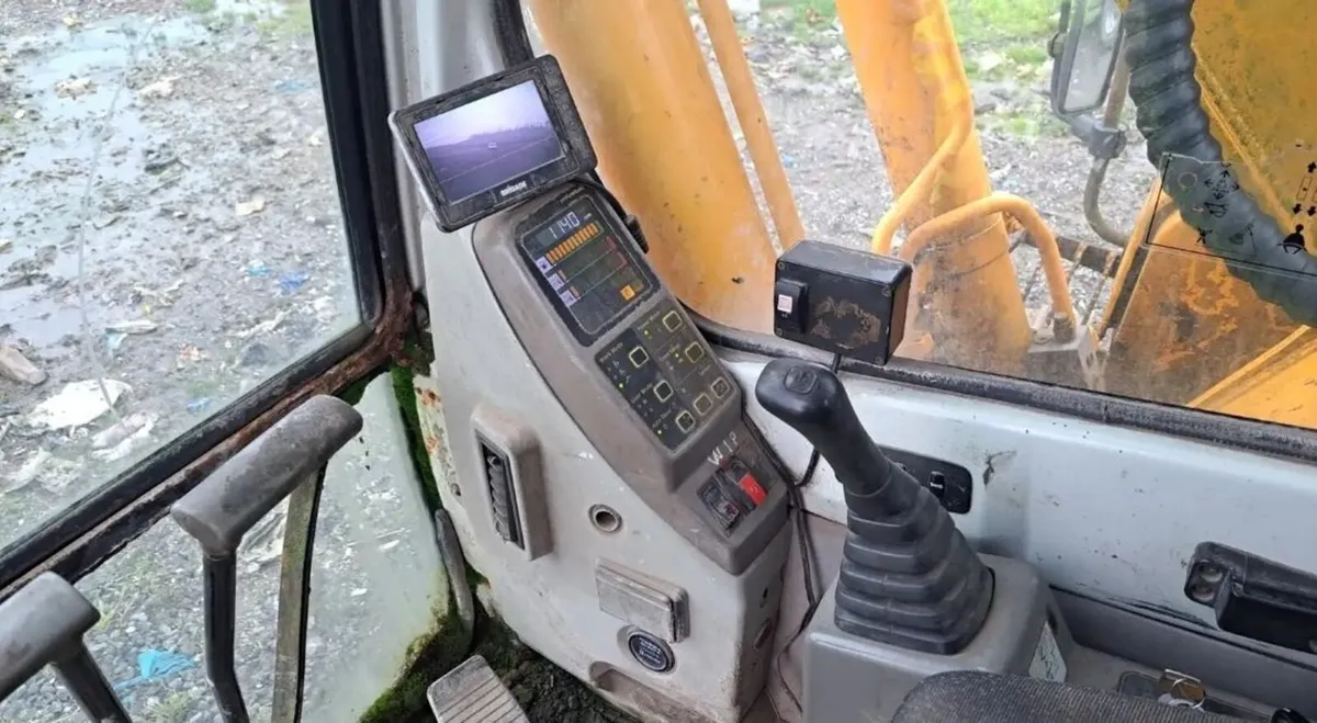 Hyundai Robex 21 ton excavator digger 3000 hours - Image 2